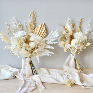 dried white wedding bouquets